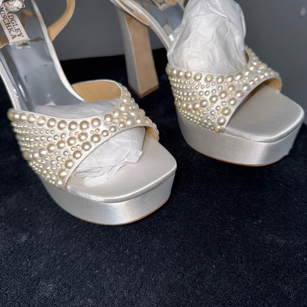 Badgley Mischka Women’s Bryleigh Heels - Minor Flaws on some of the pearls - Picture 13 of 15